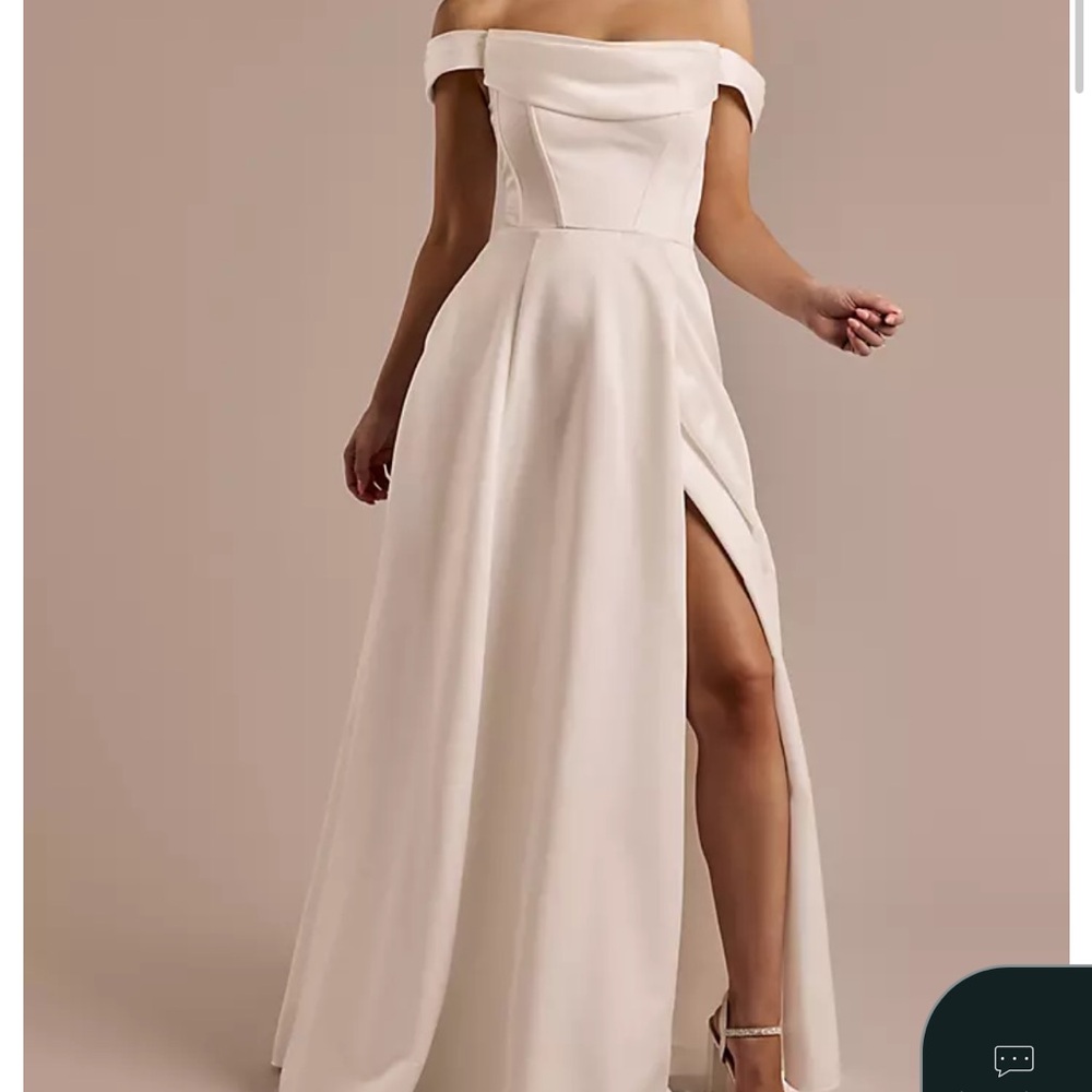Elegant Cream Gown with Slit
